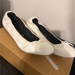 Chic White Leather Ballet Flats